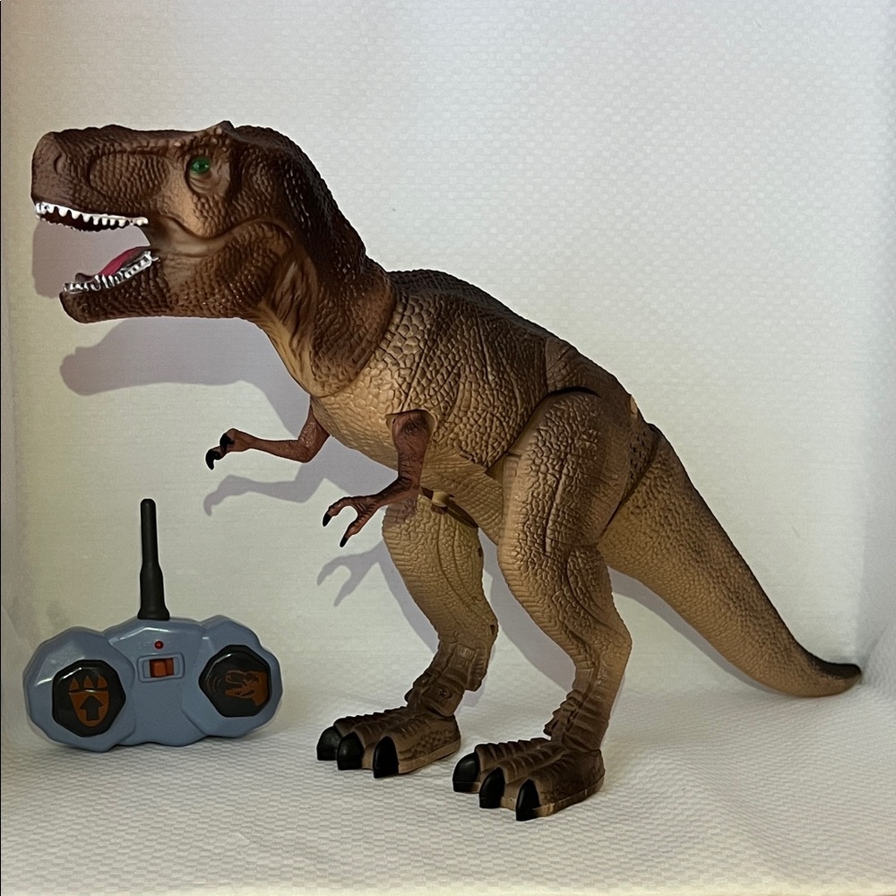 Discovery Kids Robotic Remote Controlled
T-Rex Action Dinosaur.